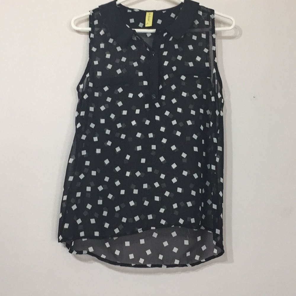 Bee stitched sleeveless high low blouse